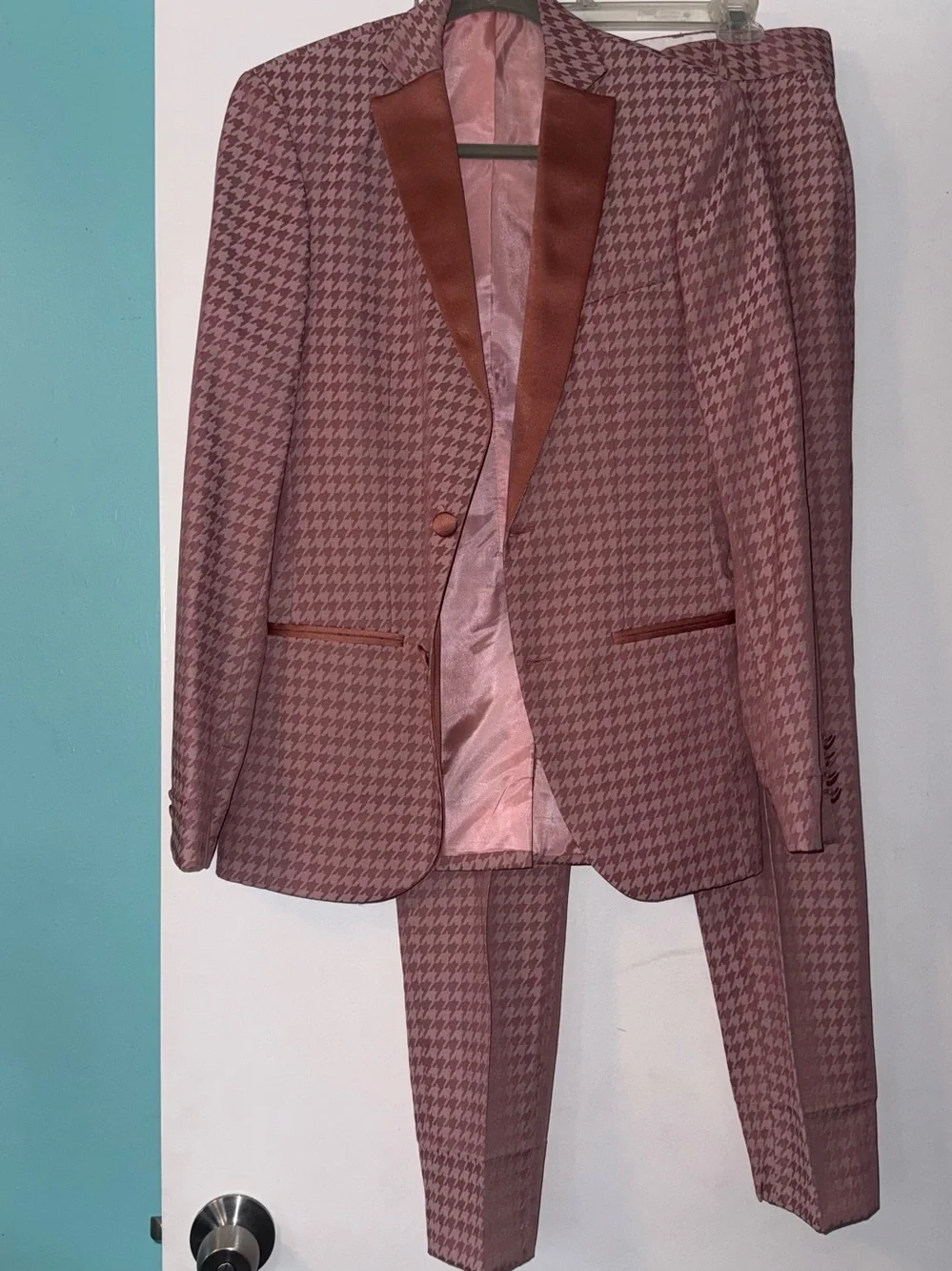Boohoo Pink Houndstooth Men's Blazer and Trousers